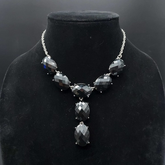 2028 Brand Black Faceted Statement Necklace Fashion Jewelry Costume Jewelry - Picture 1 of 10